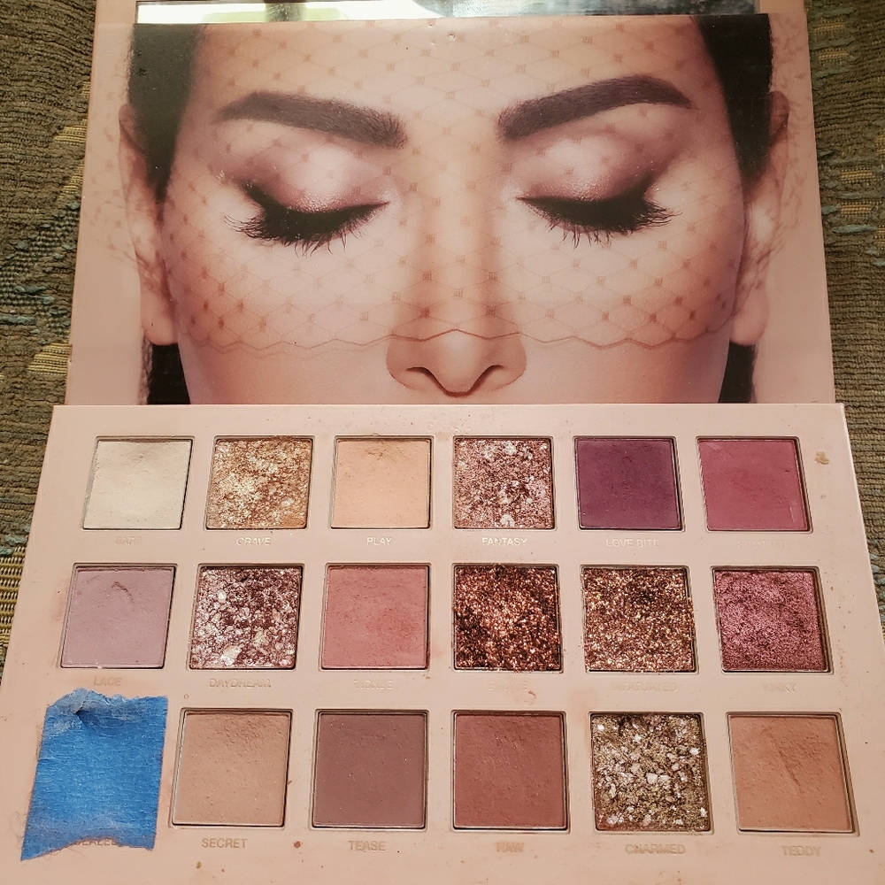Huda Nude